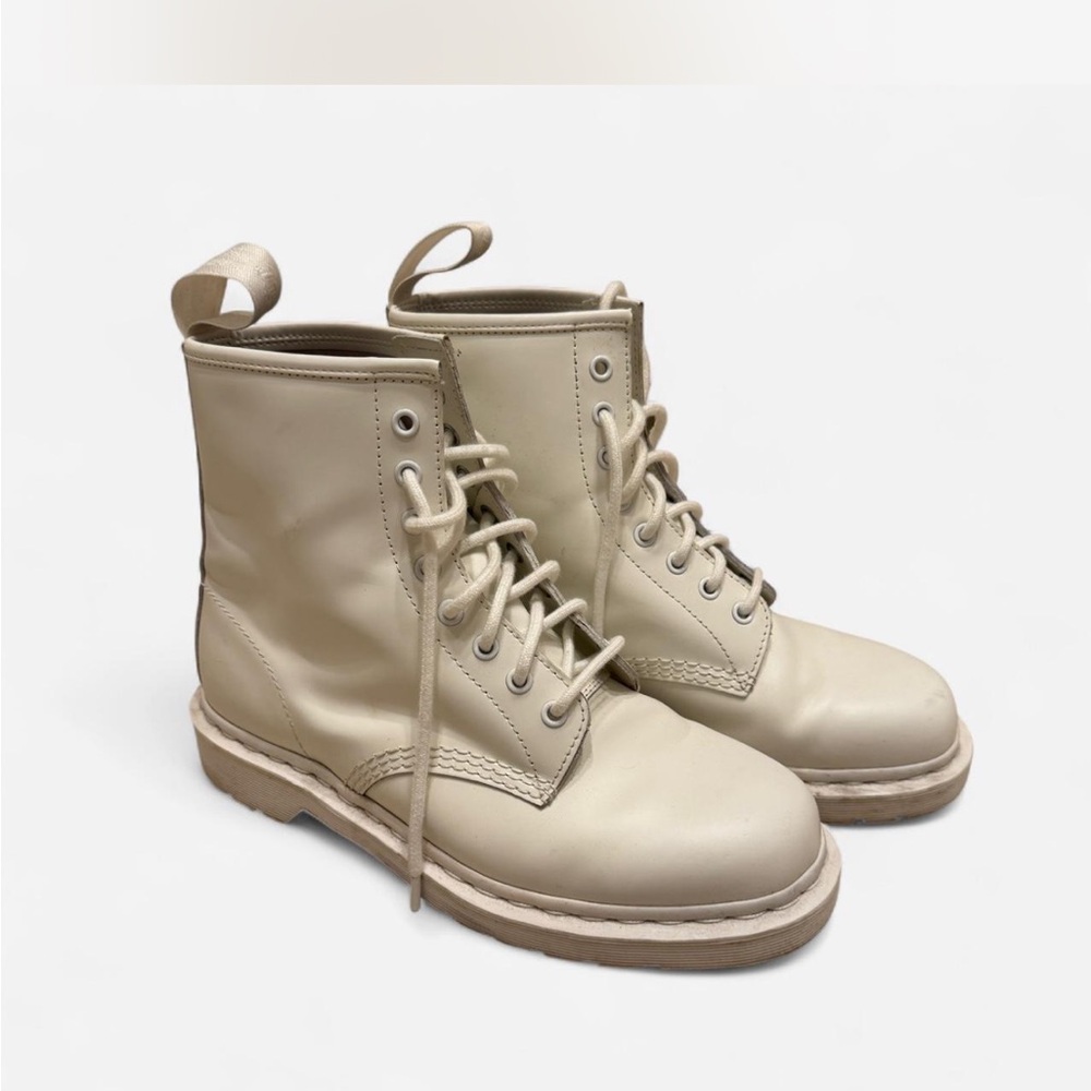Dr. Martens uni-sex Off-White Lace-Up Boots